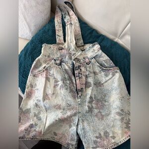 80’s Floral Acid-Wash Denim Romper with Adjustable Straps - Light Blue/Pastel